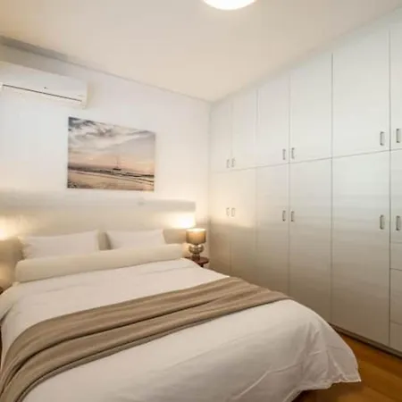 Award-winning White-spot Apartment